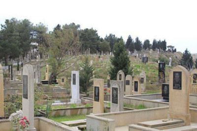 Azərbaycanda məzar daşına yazılan cümləyə görə məhkəməyə müraciət olunub