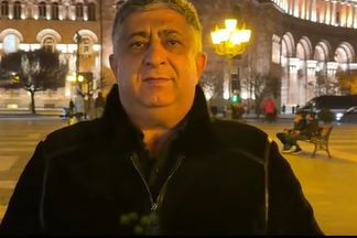 İrəvanın mərkəzindən qohumlarını salamlayan azərbaycanlı kimdir? – “Xalaoğlu, dur gəl, yeyib-içək”/VİDEO