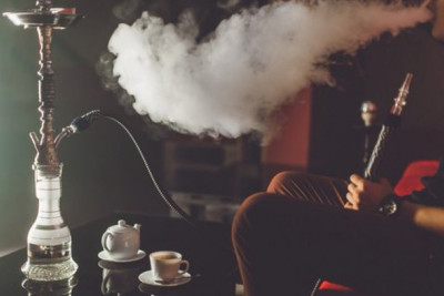 “TikTok”da canlı yayımda qəlyan çəkdi - 750 manat cərimələndi