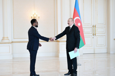 Prezident İlham Əliyev Somalinin Azərbaycanda yeni təyin olunmuş səfirini qəbul edib