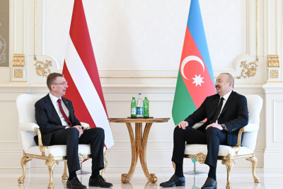 Azərbaycan Prezidenti İlham Əliyevin Latviya Prezidenti ilə təkbətək görüşü olub