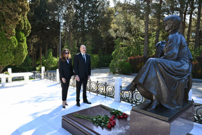 Prezident İlham Əliyev və birinci xanım Mehriban Əliyeva Fəxri xiyabanda Ulu Öndər Heydər Əliyevin