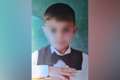 Azərbaycanlı qadın 7 yaşlı oğlunu qayçı ilə qətlə yetirib
