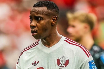 FIFA Qətər millisinin futbolçusu Asim Madibonu 5 oyunluq cəzalandırıb