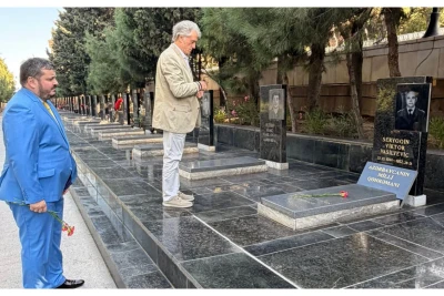 Viktor Yuşenko Şəhidlər xiyabanını ziyarət edib və Azərbaycanın Milli Qəhrəmanının xatirəsini anıb