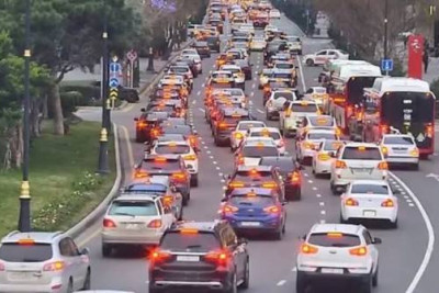 Deputat: Yollarda tıxac məsələsini həll edə bilməyənlər vətəndaşlardan üzr istəməlidir