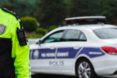 Yol polisi dəyişkən hava şəraiti ilə bağlı sürücülərə müraciət edib