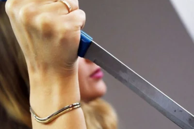 Lənkəranda 5 uşaq anası ərini bıçaqladı: Əvvəl də döyübmüş