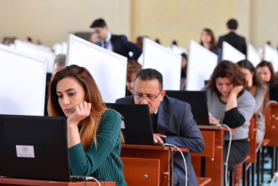 Dövlət qulluqçularının fəaliyyətini davam etdirməsi üçün imtahan vermələri tələb olunmayacaq