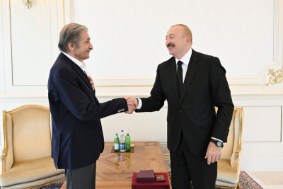 Prezident İlham Əliyev Fərhad Xəlilova "İstiqlal" ordenini təqdim edib