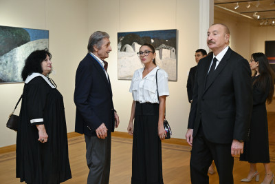 Prezident İlham Əliyev, birinci xanım Mehriban Əliyeva və ailə üzvləri "Mənim Abşeronum: Üstə gəl" adlı retrospektiv sərgi ilə tanış olublar