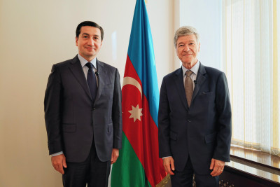 Hikmət Hacıyev: "Regionu böyük güclərin döyüş meydanından bazarına çevirmək istəyirik"