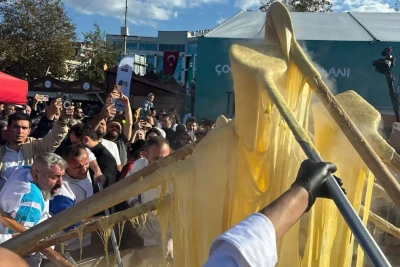 Trabzon Qastronomiya Festivalında pendir uzatma rekordu cəhdi